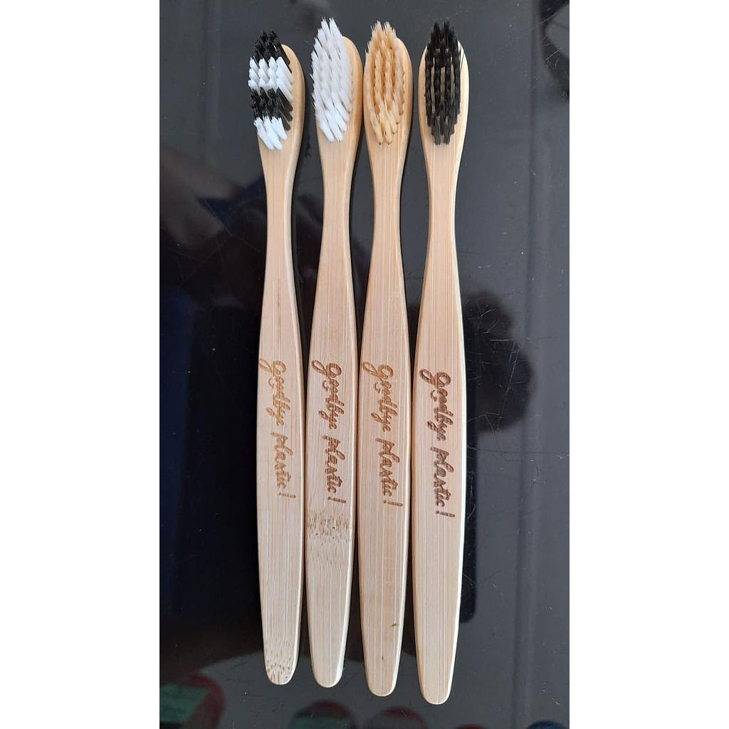 BROSSE A DENTS ADULTE